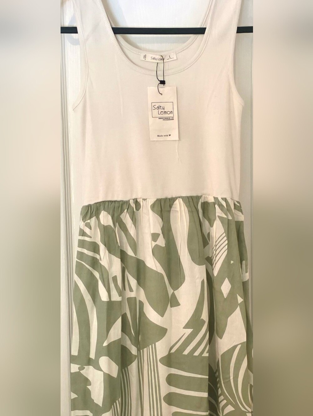 NwT/Nwot Sage Green Leaf-Print Sleeveless Maxi Dress Breezy Tiered Design - Picture 7 of 7